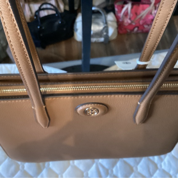 Tory Burch NWT camel brown pebbled shoulder bag with gold hardware - Picture 13 of 16